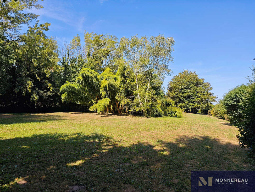 Propriete avec etang et 1 hectare de terrain - photo 18