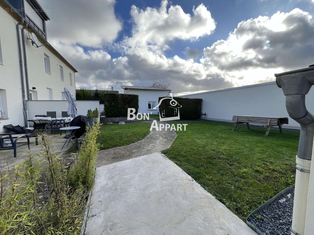 Appartement à LEXY