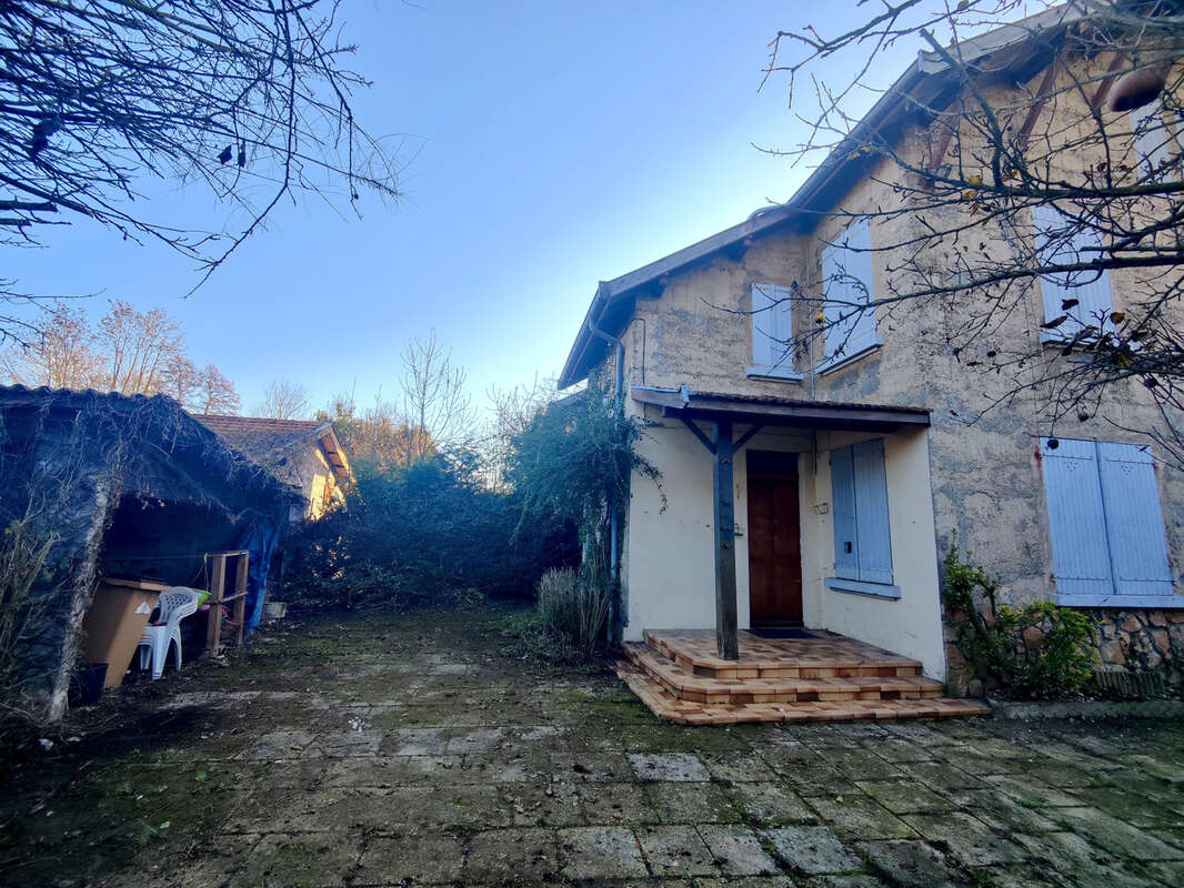 Maison à SAINT-CLAIR-DE-LA-TOUR