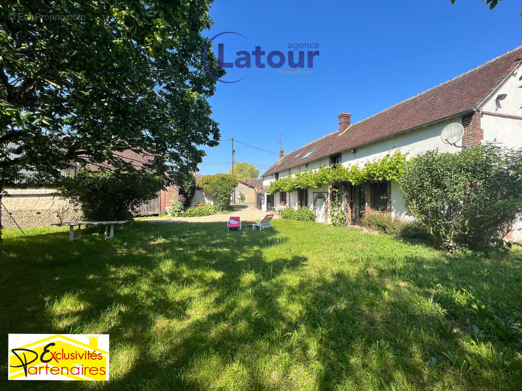 Maison à MEZIERES-EN-DROUAIS