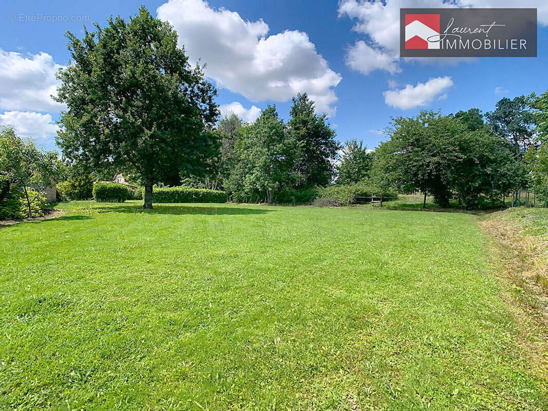 Terrain à PONT-DE-VAUX