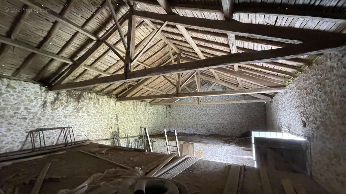 64963ccd-8c4e-4037-a14f-4c57f845688d - Maison à CHAMPNIERS-ET-REILHAC