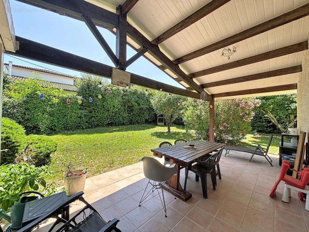 Quint-Fonsegrives Centre – Villa de plain-pied 180 m² • 5 chambres • Bureau • Piscine • Garage 45 m² • Terrain arboré de 900 m² - photo 2