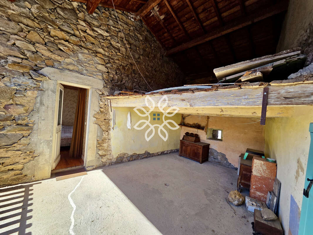Maison de Village avec dépendances - photo 16