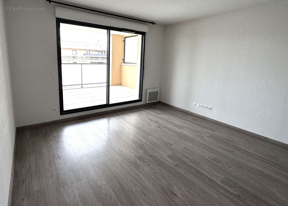 Aix en Provence. La Duranne haute. Appartement de type 2 de 42 m2 avec ascenseur, terrasse et parking privatif - photo 2