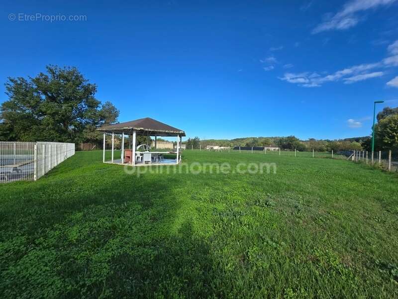 Maison à SERRES-ET-MONTGUYARD