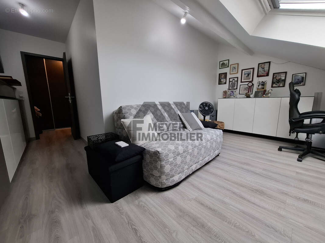 Appartement à CUSTINES