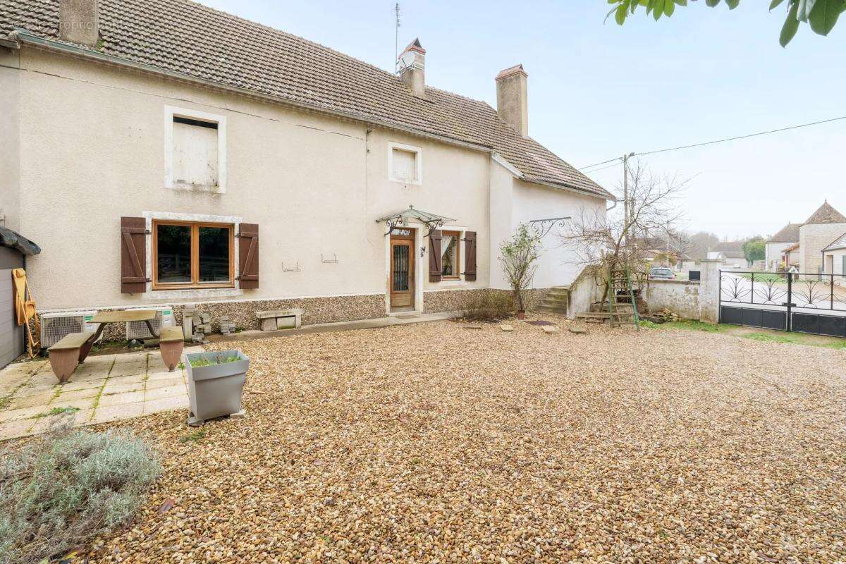 Maison à MEURSANGES