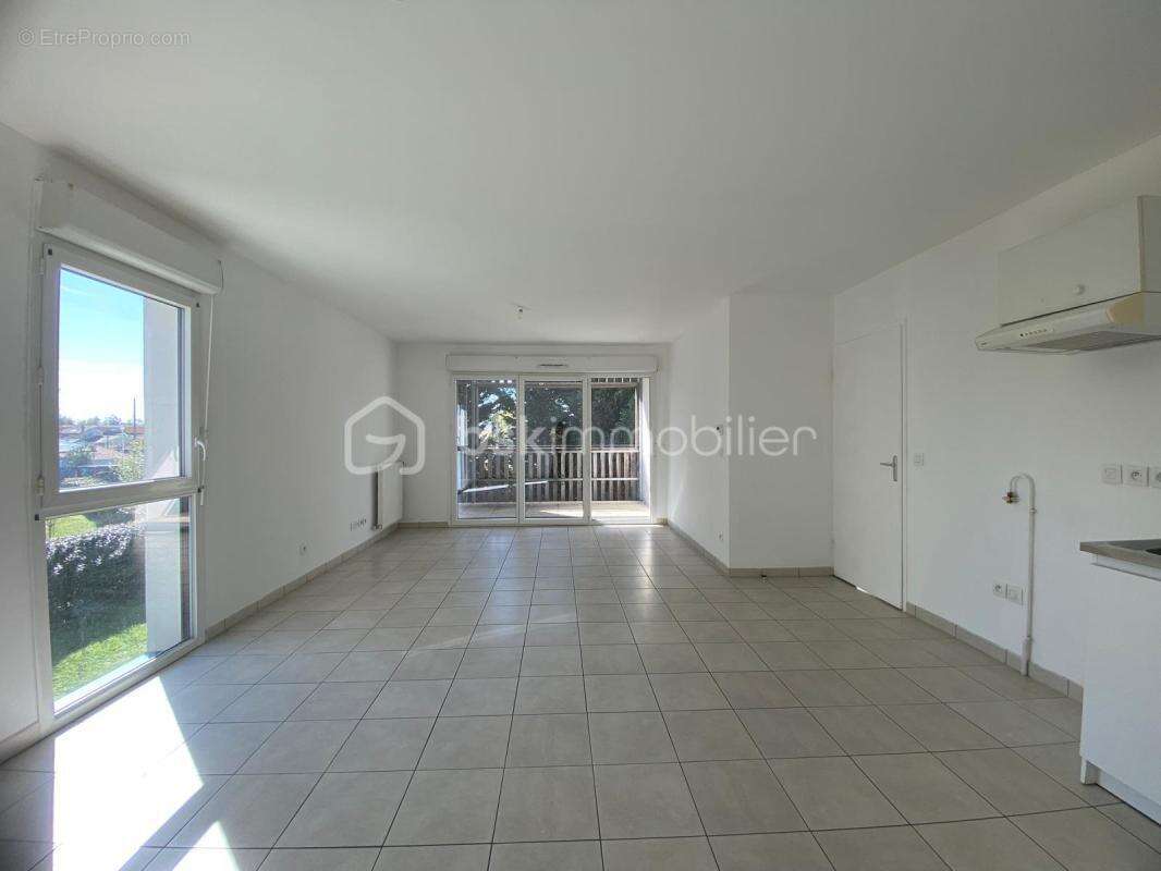 Coup de coeur pour cet appartement de type 3 avec deux chambres et deux places de parking dans une résidence sécurisée !!! - photo 5
