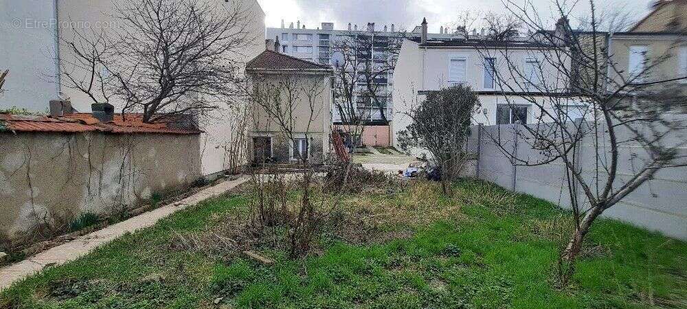 Terrain à MAISONS-ALFORT