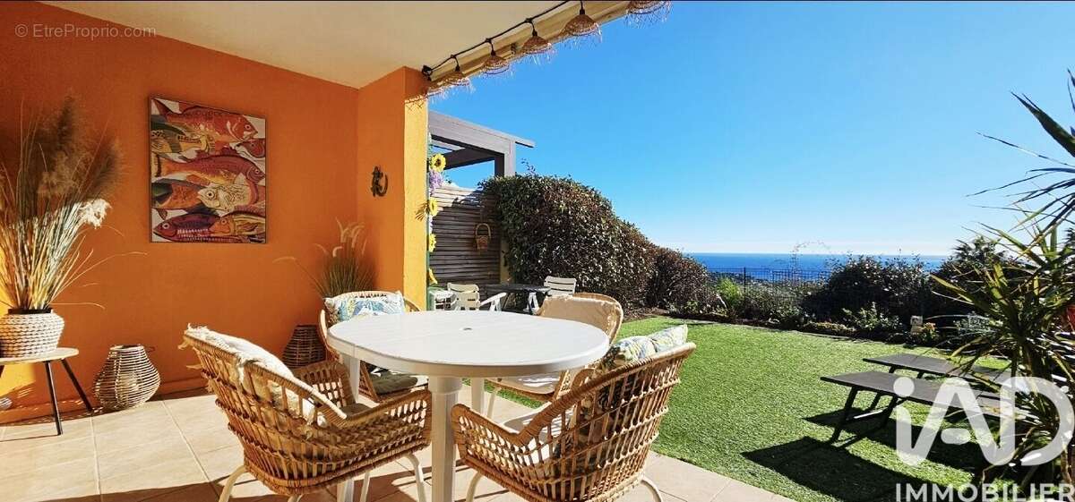 Photo 2 - Appartement à ROQUEBRUNE-SUR-ARGENS