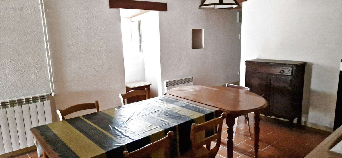 Maison à LE COLLET-DE-DEZE