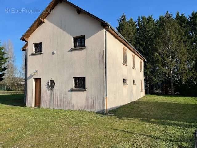 Commerce à VARENNES-VAUZELLES