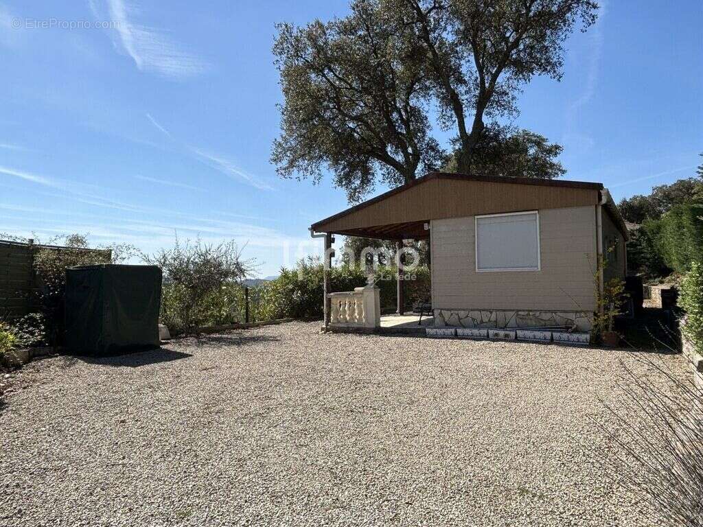 Maison à LE MUY