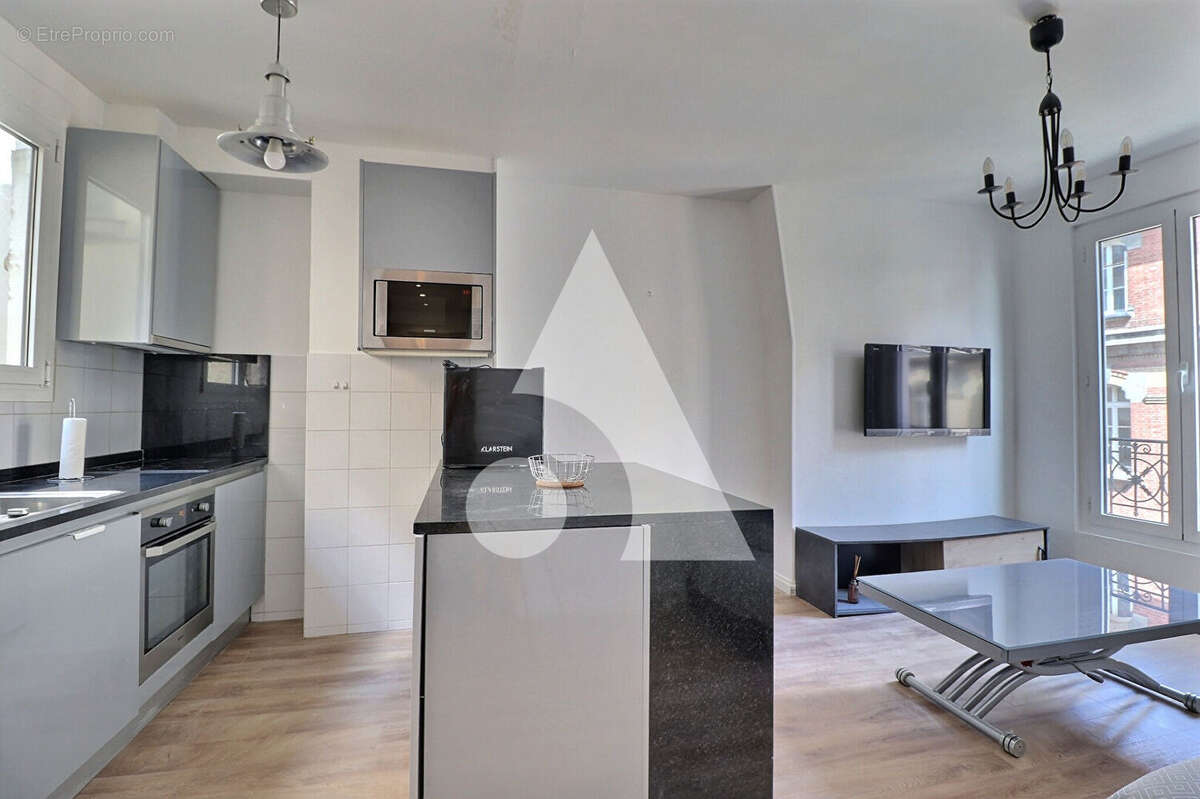 Appartement à PARIS-17E