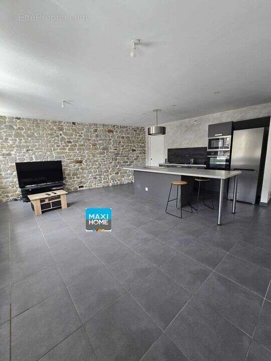 Appartement T3 entièrement  rénové avec potentiel de creer - photo 2