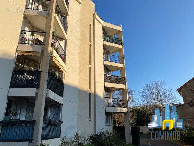 Appartement à COURBEVOIE