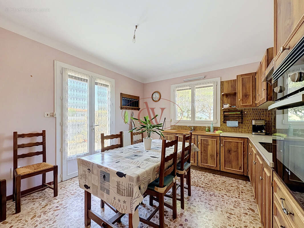 Maison plain pied 4 faces 100m2 - parcelle 3106m2 encore constructible - ( villelongue-dels-monts ) - photo 11