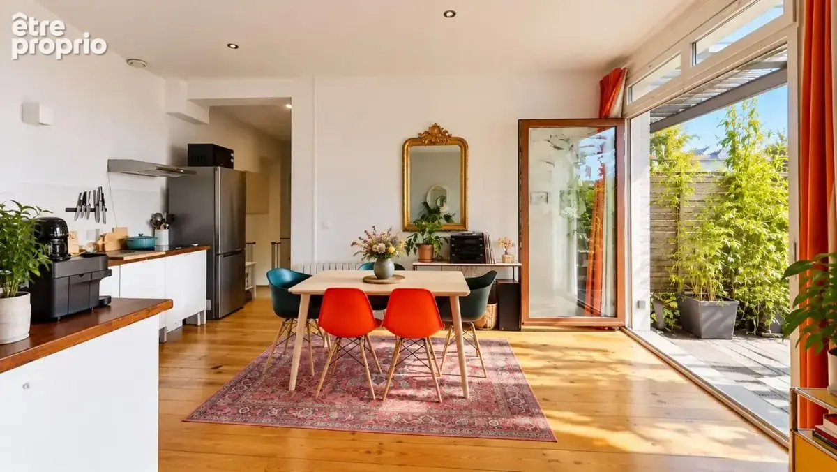 Duplex avec terrasse – À 4 min du métro Robespierre - photo 3
