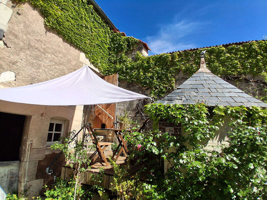 Maison à COULANGES-LA-VINEUSE