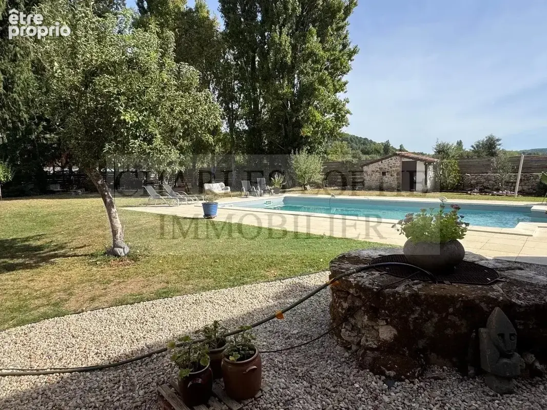 Superbe maison en pierre, piscine sur terrain de 1378 m² - photo 3