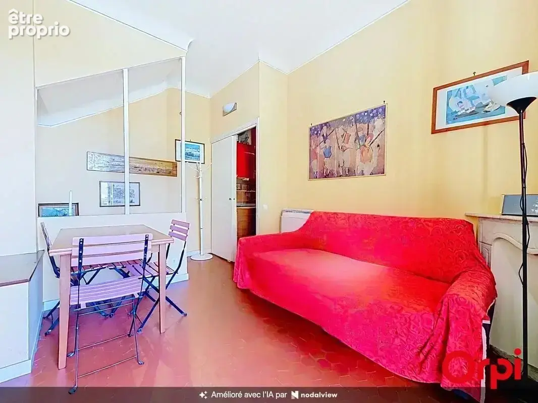 Menton, quartier vieille ville : 2 pièces de 28 m2 avec balcon - photo 2