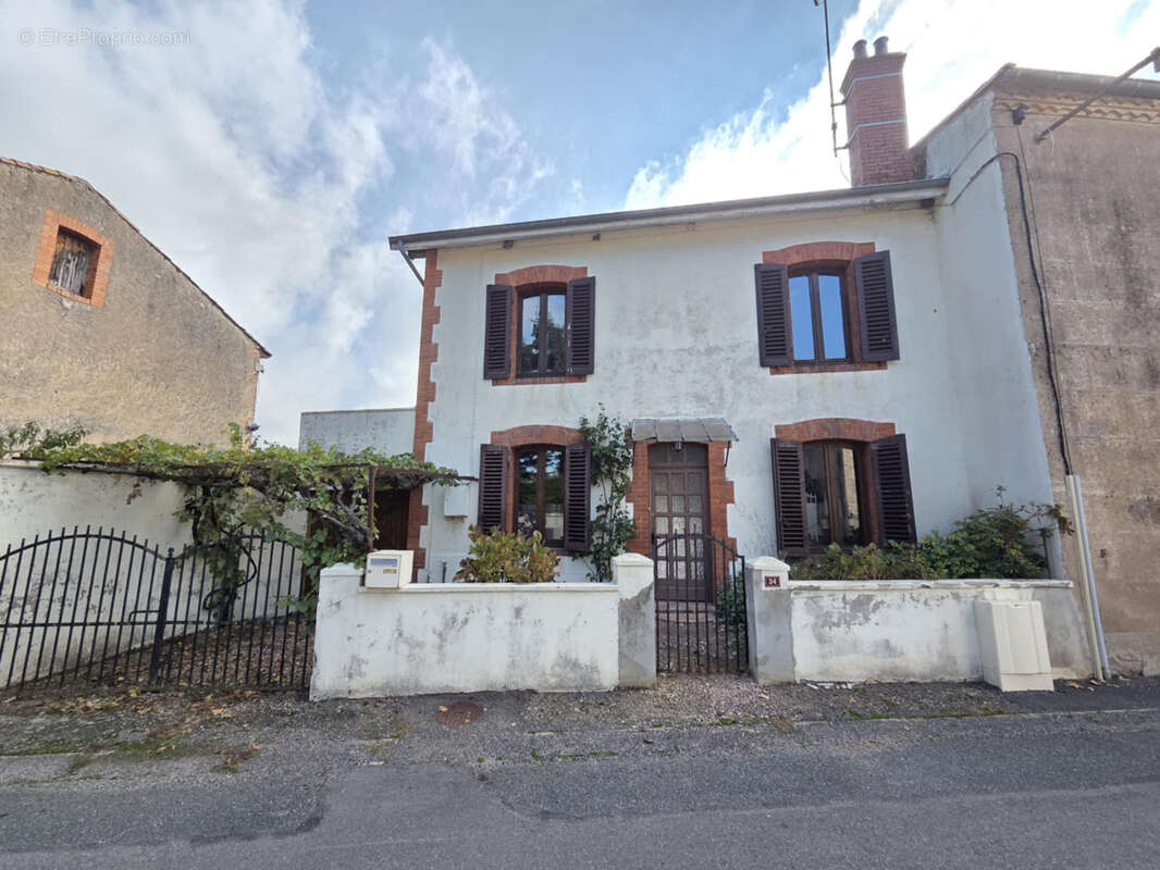 Maison à SAIL-LES-BAINS