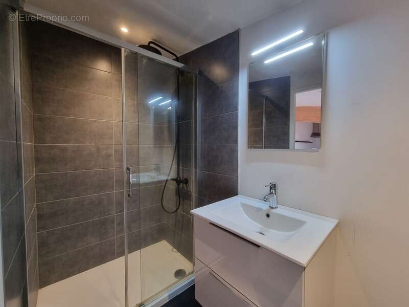 Commerce à SAINT-VIVIEN