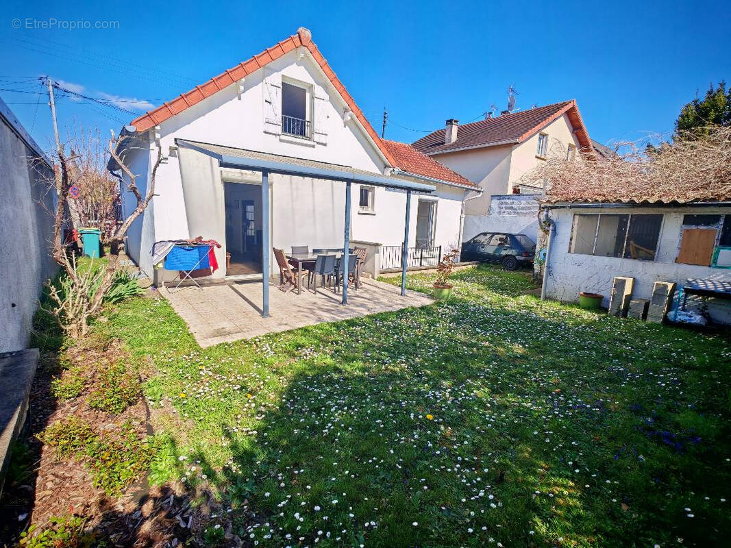 Maison à SARTROUVILLE