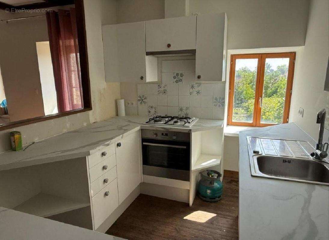Maison 80 m² à Champagne-Mouton  - photo 4