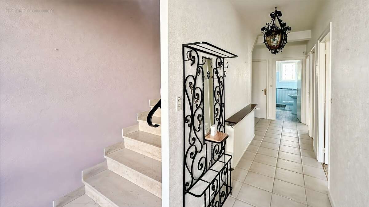 BERGERAC – Maison familiale de 174 m² avec garage, terrain 390 m² - photo 13