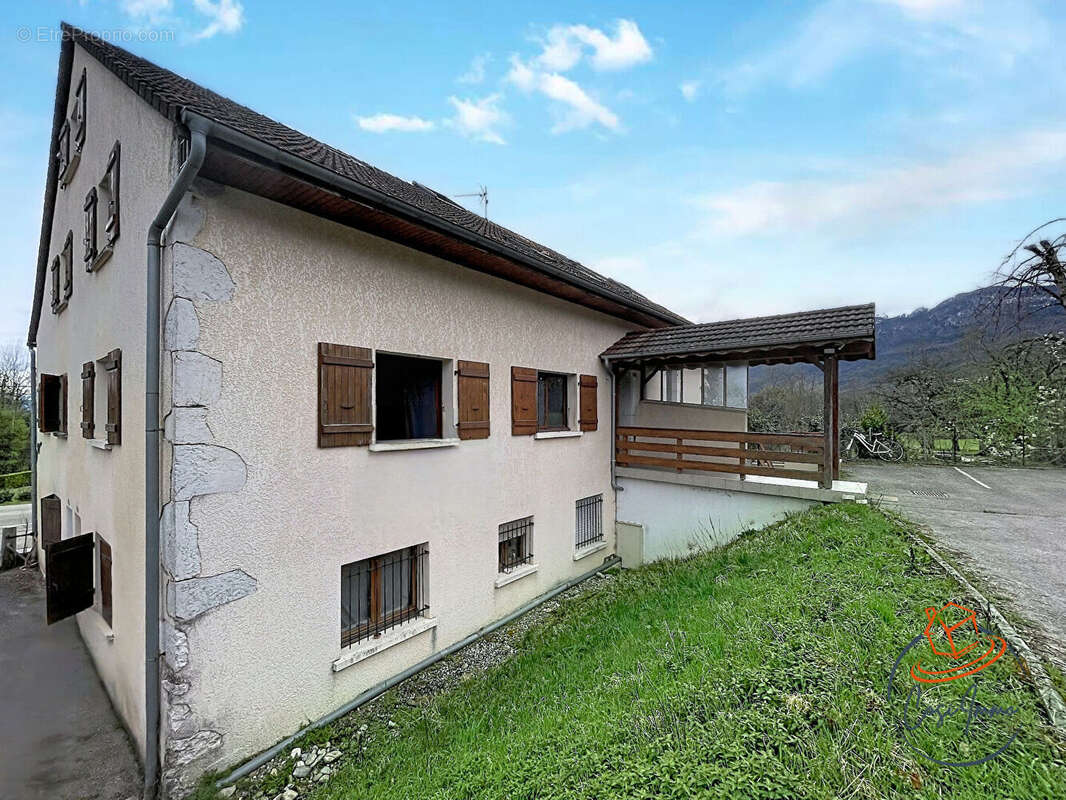 Appartement à PERON