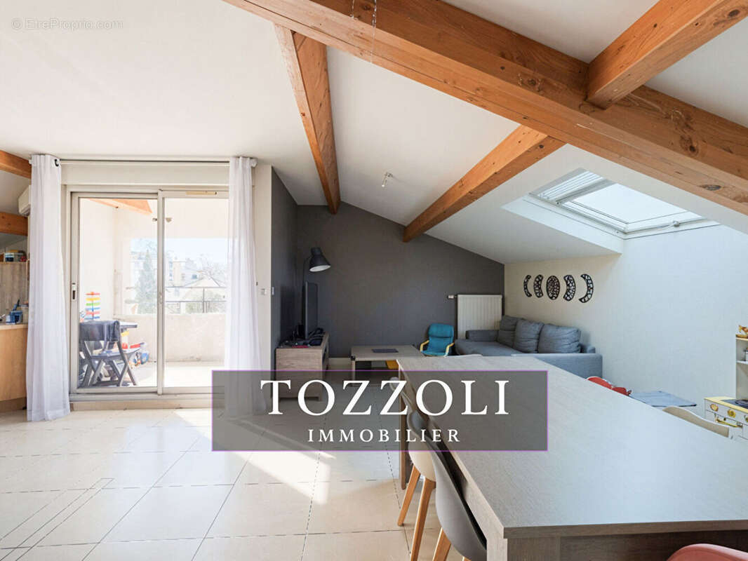 Appartement à DECINES-CHARPIEU
