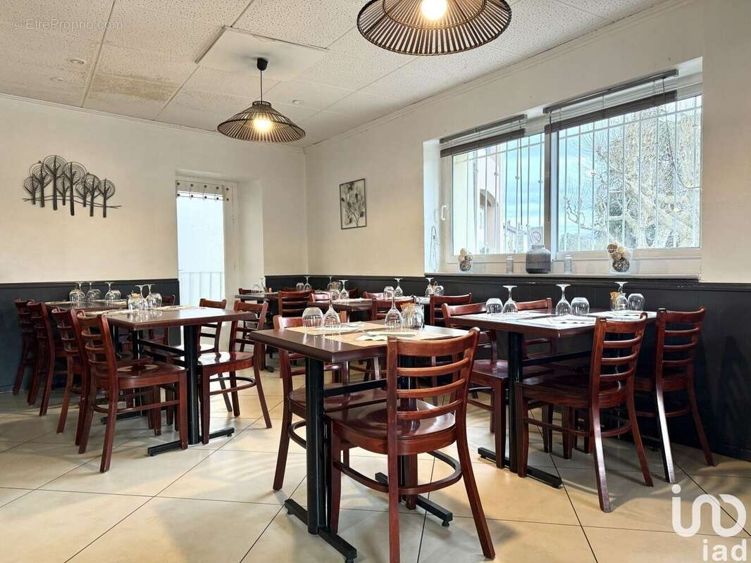 Photo 7 - Commerce à UCEL