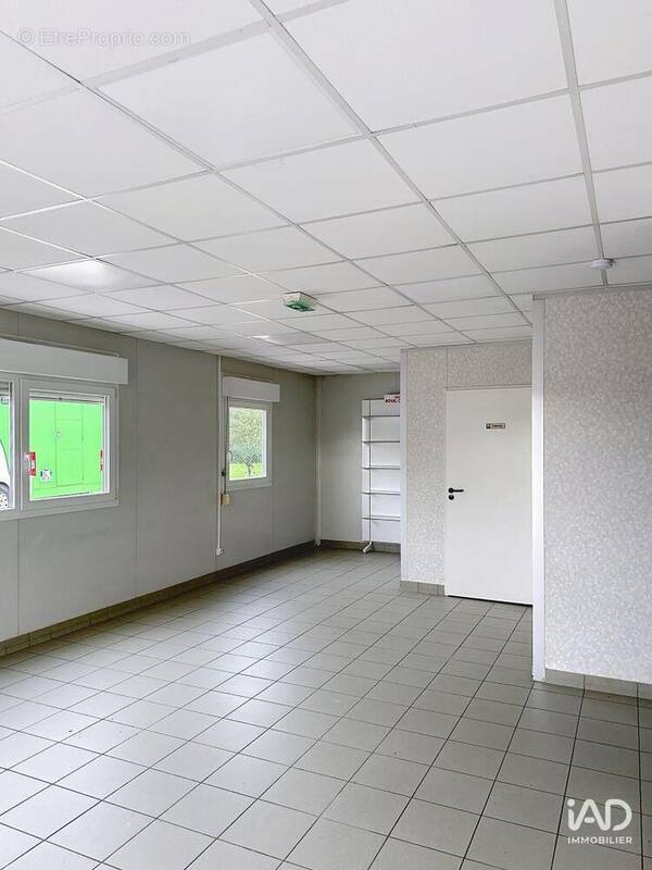 Photo 1 - Commerce à LA BOISSE