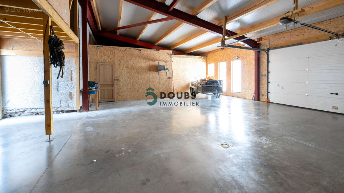 Maison à SAINT-JULIEN-LES-RUSSEY