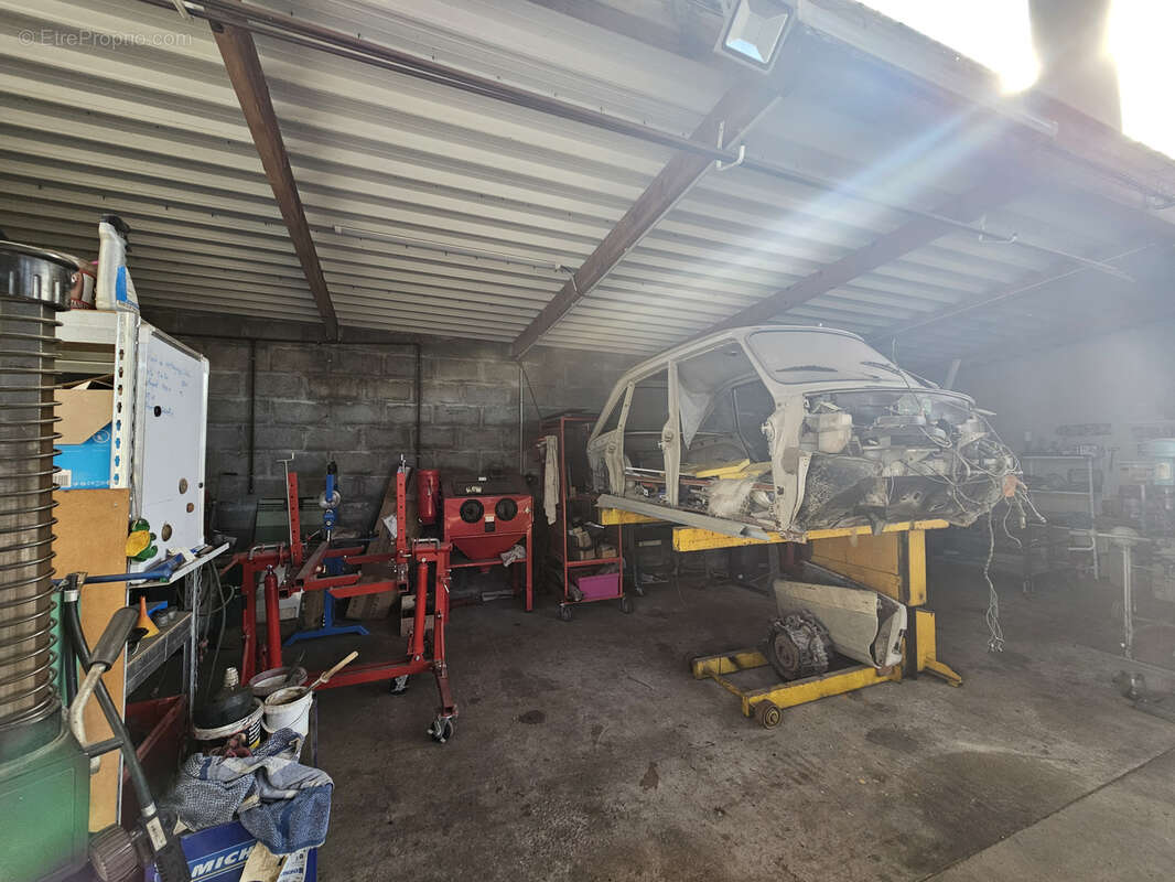 Commerce à LA SAUVAGERE