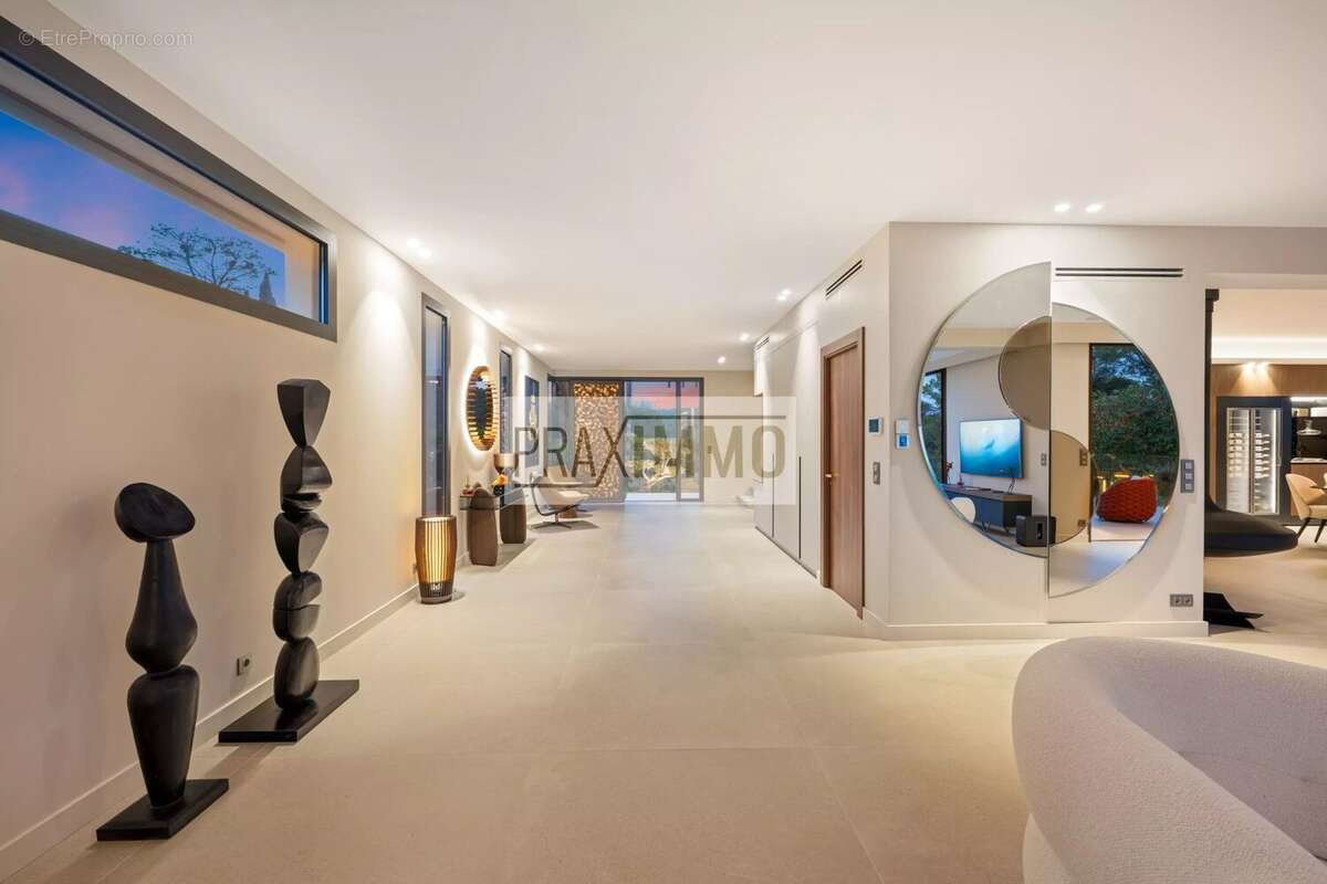 Maison 400 m² à Mougins  - photo 7