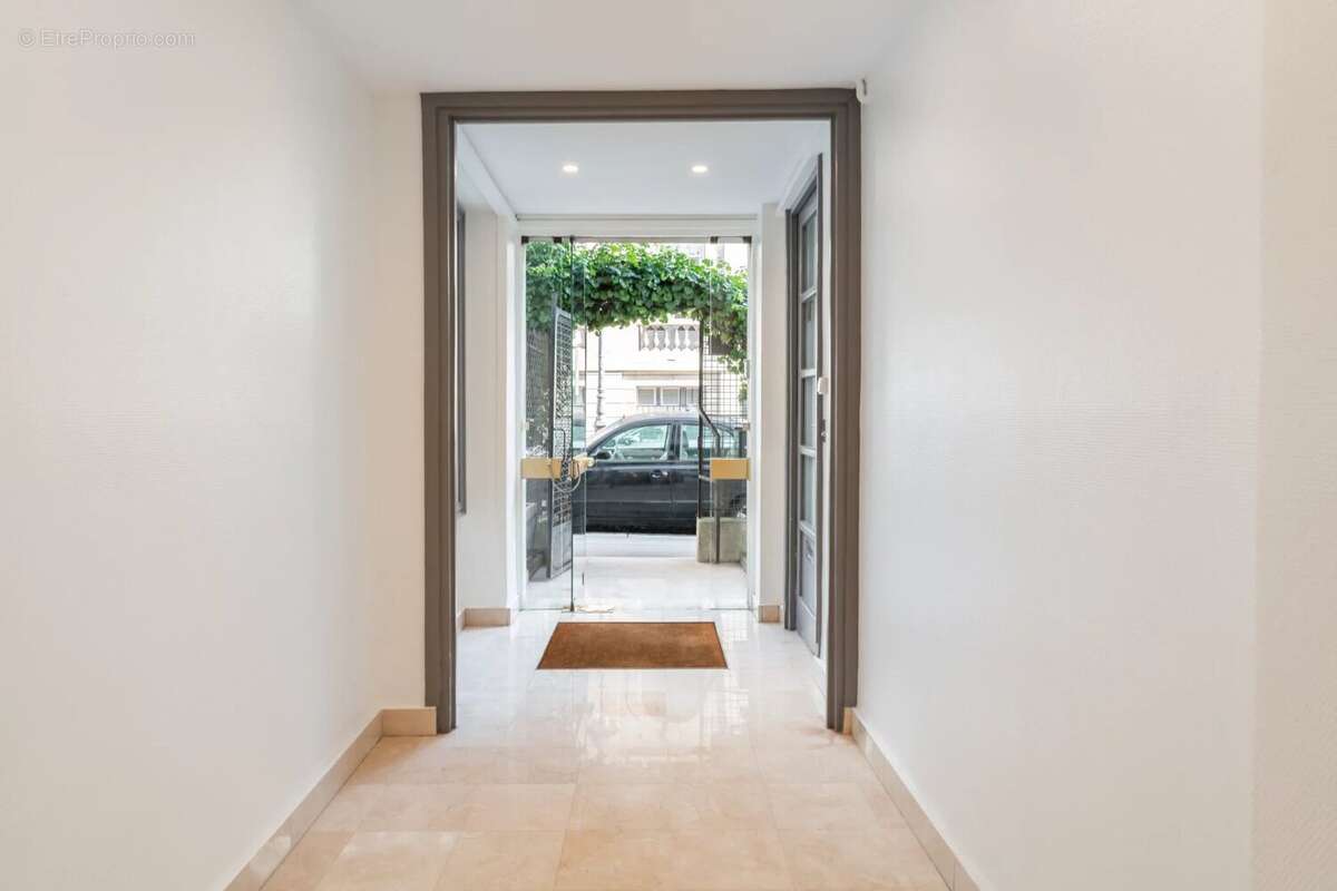 Appartement à PARIS-16E