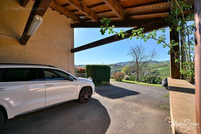 Appartement à COURZIEU