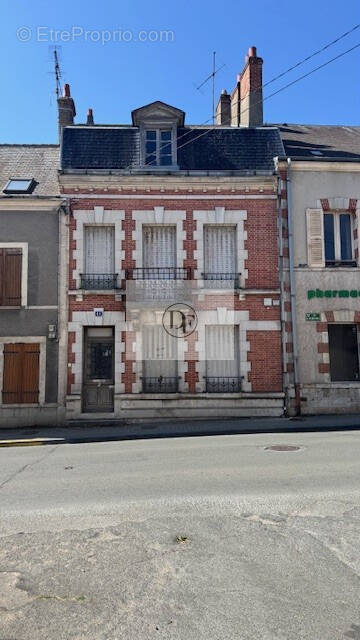 Maison à BEAUNE-LA-ROLANDE