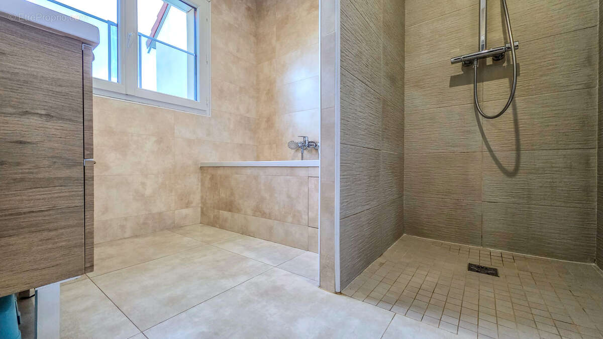 Maison à SARTROUVILLE