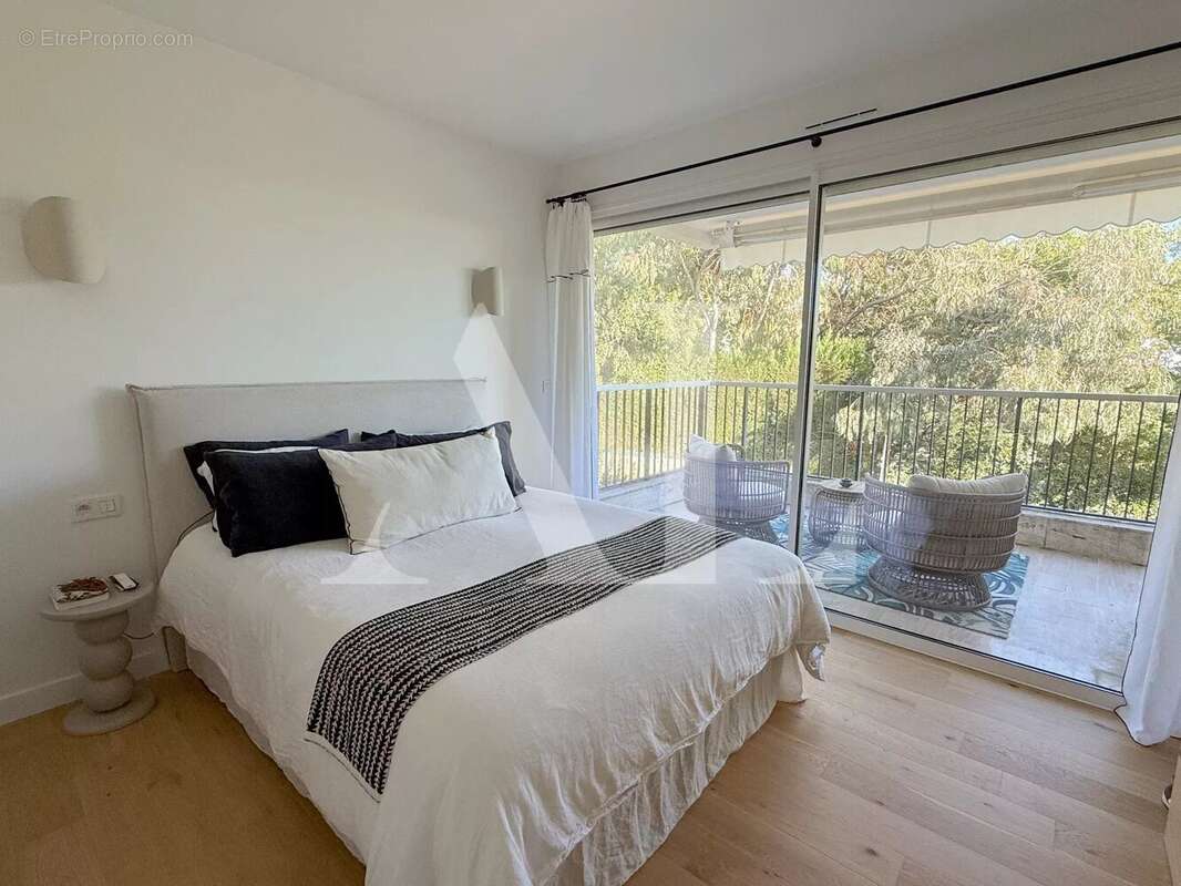 Appartement à VALLAURIS