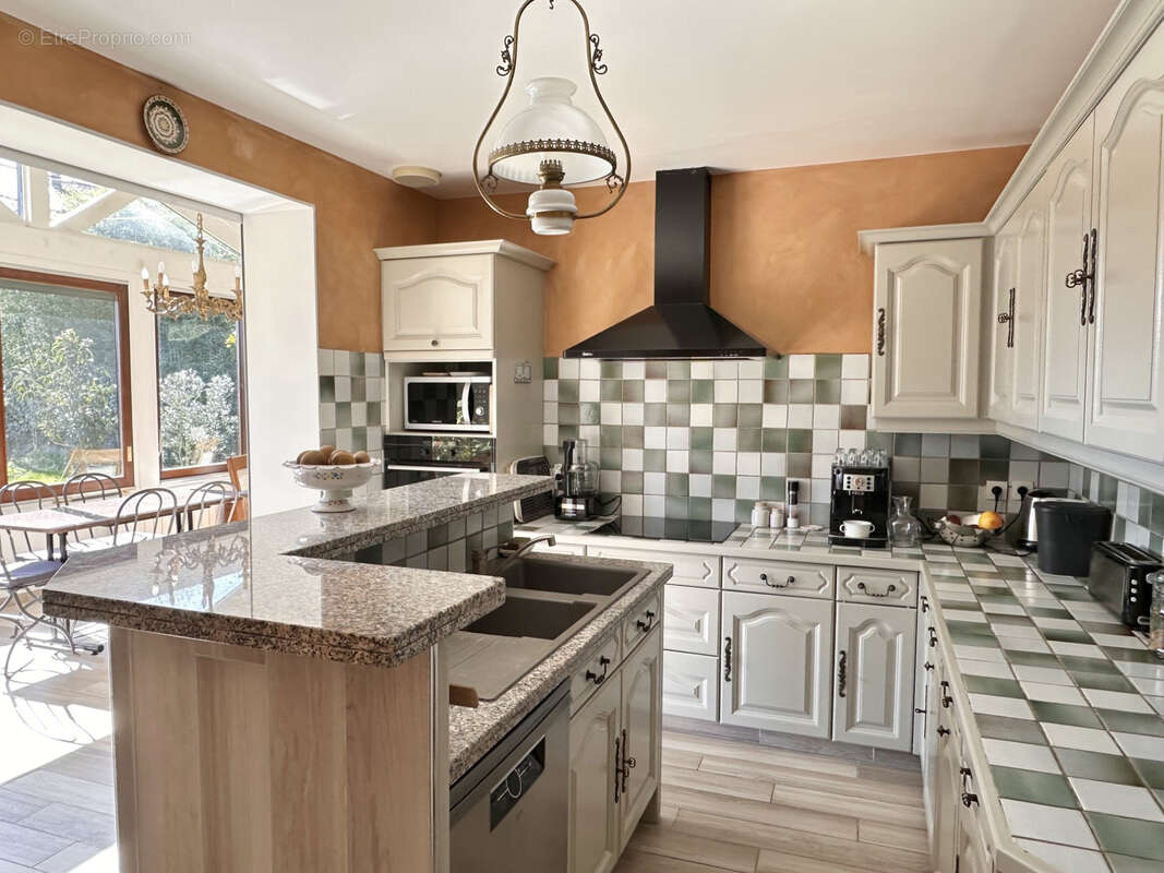 Maison à SAINT-GENIS-LES-OLLIERES