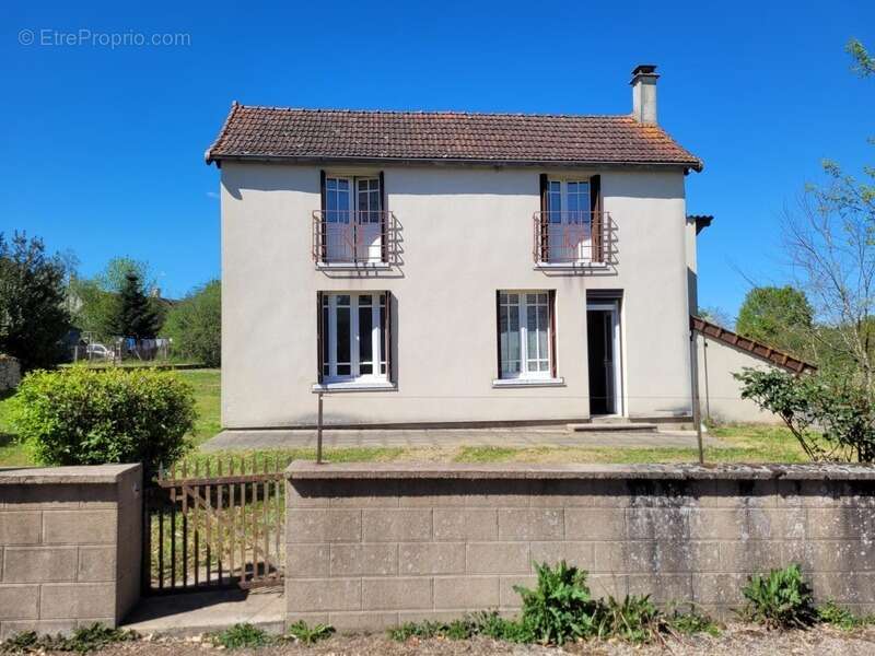 VALIGNY ( 03 ) Maison de village Beau jardin  Garage  Annexes - photo 2