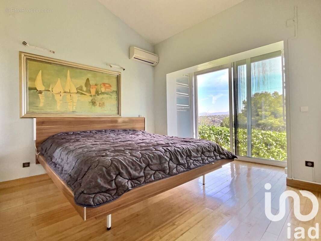 Photo 2 - Maison à SAINT-LAURENT-DU-VAR