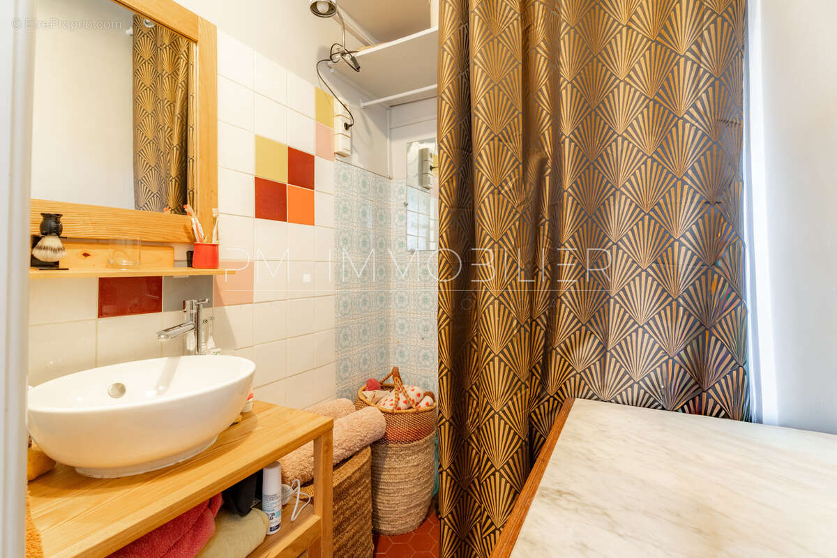 Appartement à MARSEILLE-5E