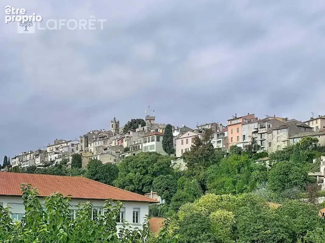 Cagnes-sur-mer  centre-ville  3/4 pièces avec grandes terrasses et vue château - photo 5