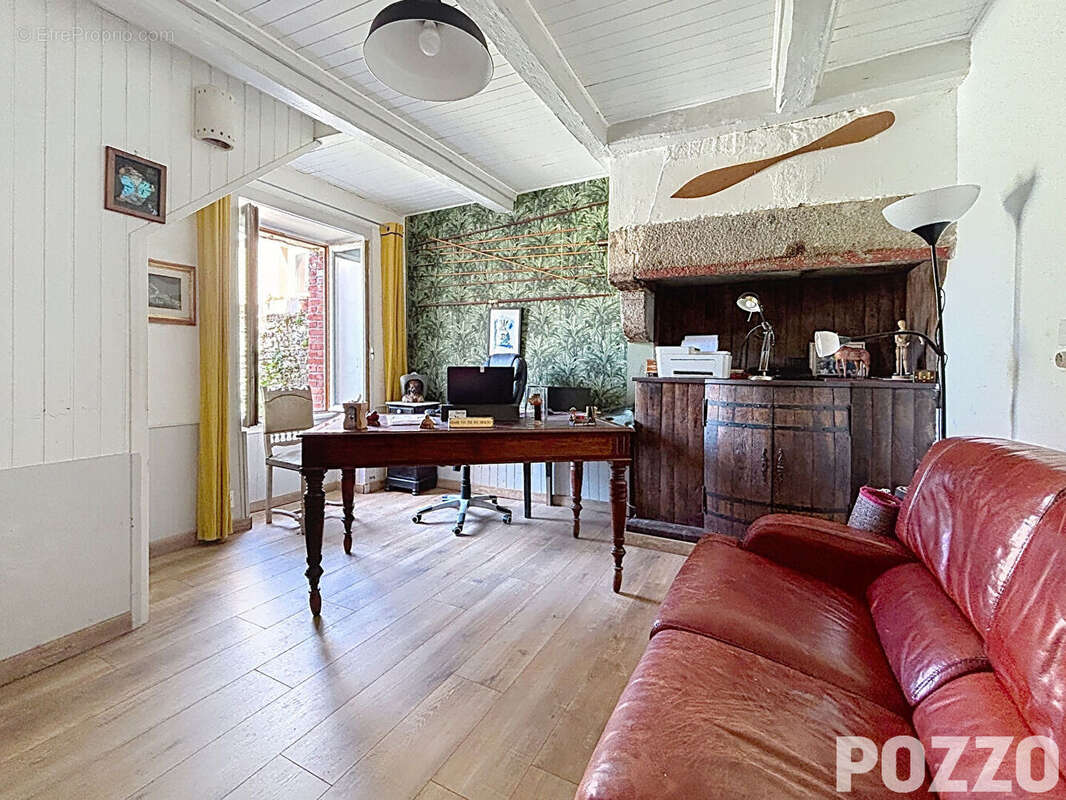 A Vendre à GENÊTS (50530)  - Maison en pierres 189 m² -7 pièces - 4 à 6 chambres - Baie du Mont-Saint-Michel - photo 6