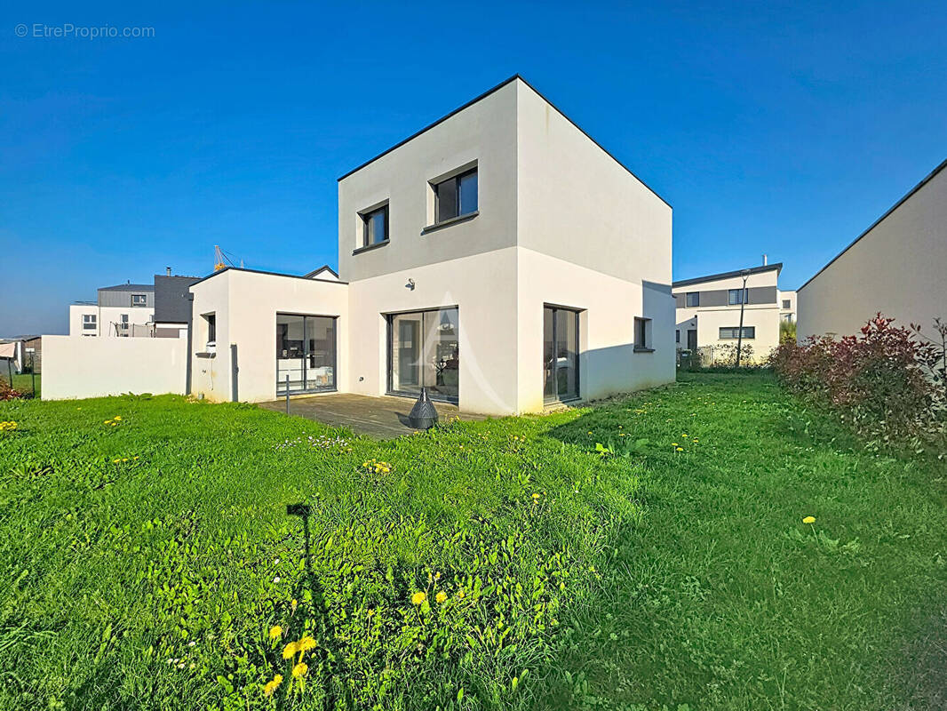 Maison à MONTREUIL-JUIGNE